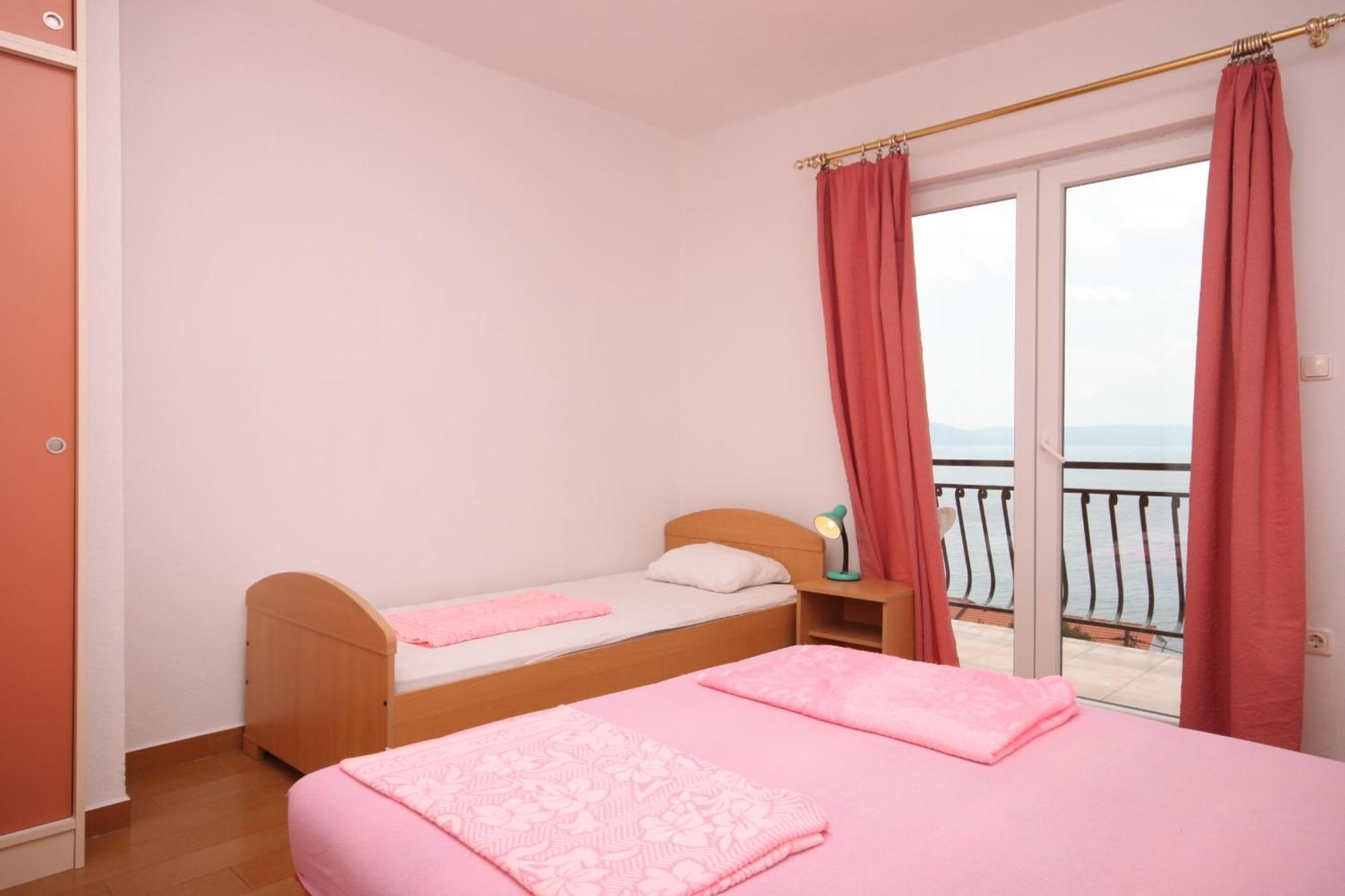 Apartments With A Parking Space Zivogosce - Porat, Makarska - 6700 Igrane Ruang foto